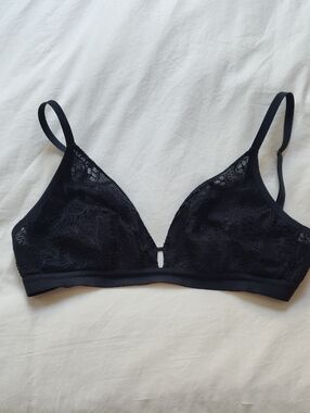 Lively Palm Lace Busty Bralette Black Triangle Wireless Unpadded Small Size 1